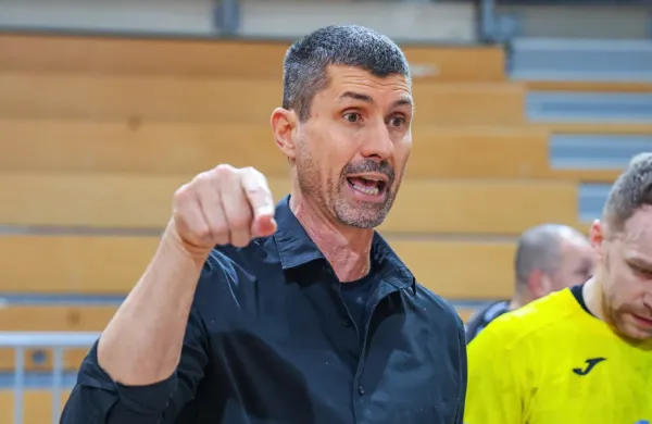 Trener Boris Lisica je koprske rokometaše pripeljal do desete 
zmage v sezoni.