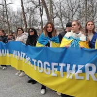 Ob drugi obletnici ruske invazije na Ukrajino &scaron;tevilni izrazi podpore, tudi v Sloveniji (FOTO)