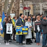 Ob drugi obletnici ruske invazije na Ukrajino &scaron;tevilni izrazi podpore, tudi v Sloveniji (FOTO)