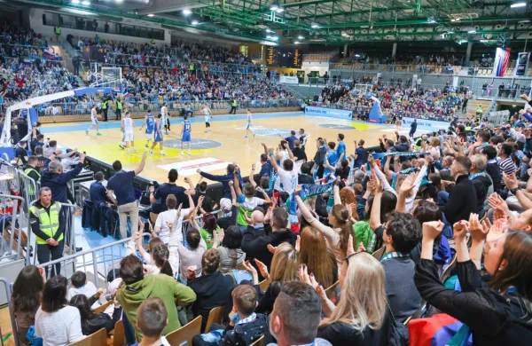Slovenija je v boju za uvrstitev na eurobasket premagala tudi Izrael (FOTO)