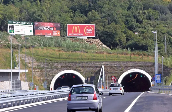 Cev predora Markovec proti Kopru   bo   zaprta zaradi prenove 
kabelske kanalizacije za električni daljnovod.