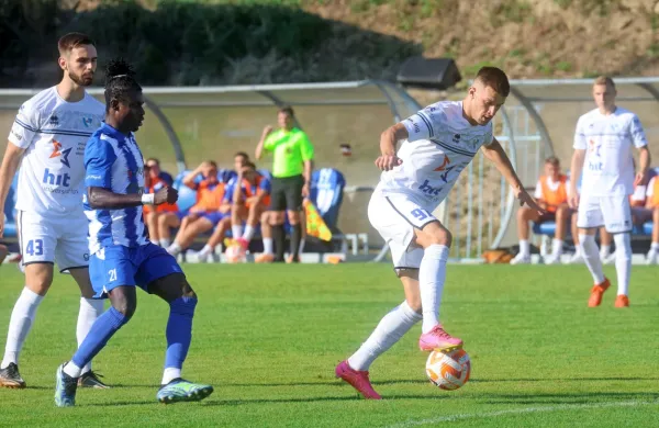 Darko Hrka, Luka Baruca in Amadej Marinič (v belih dresih z leve) 
bodo najbrž tudi spomladi pomembni členi novogoriške zasedbe.  