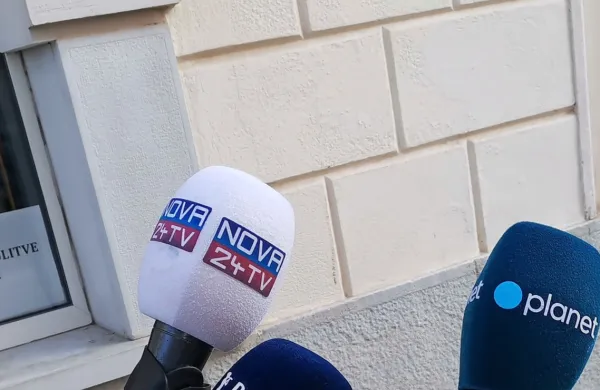 Na vprašanje, ali ve, da je bil Telekom velik oglaševalec na 
Novi24TV, je Sršen odgovoril, da je vedel, da je oglaševalec, ne pa, 
kako velik. 