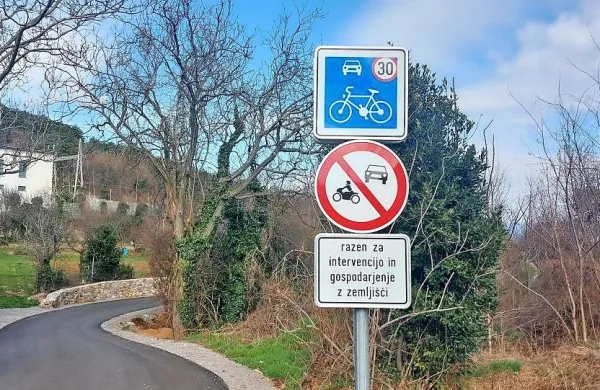 Zaradi objestnega divjanja nadzor nad kolesarsko potjo med Komnom in Sežano