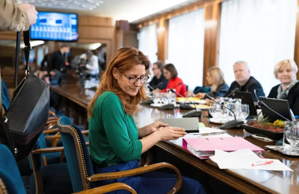 Kandidatka za ministrico za pravosodje Andreja Katič je dobila 
zeleno luč odbora DZ.