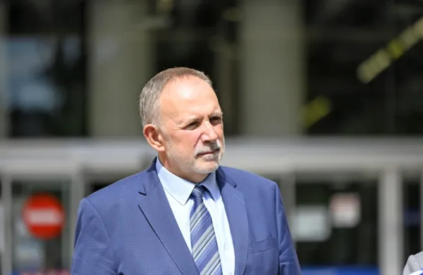   Državni sekretar na ministrstvu za zdravje Marjan Pintar je  
poudaril, da imajo  vodstva bolnišnic ključno vlogo pri razreševanju  problemov, povezanih z umikom soglasij za dežurstva.
