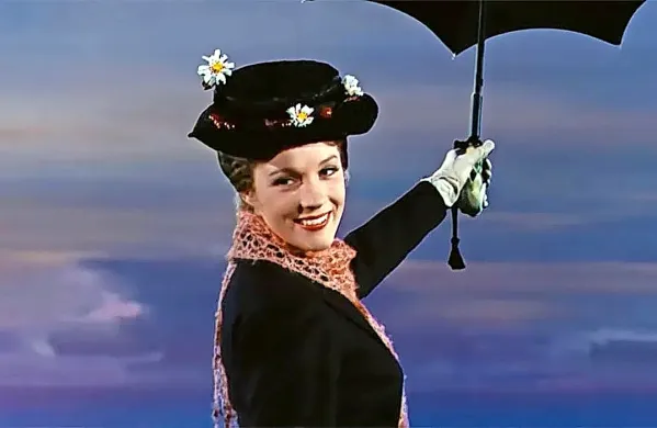 Film Mary Poppins je bil   razvrščen med tiste, ki vsebujejo “nekaj 
prizorov, ki so lahko neprimerni za majhne otroke”.