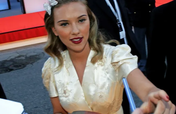Scarlett Johansson izbira igralce za svoj režijski debi