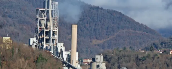 V prihodnjem tednu bo odločeno, ali bodo morale naprave za 
sosežig, največja je v Salonitu,  krepko omejiti emisije. 