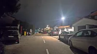 Kar 198 krajank in krajanov Ankarana se je podpisalo pod peticijo, 
naj jim občina še naprej dovoli parkiranje na pločnikih v zgornjem 
delu naselja, kjer so stanovanjske hiše. 