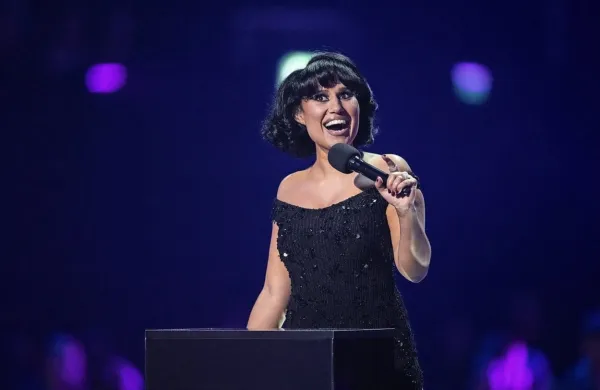 V tekmo za nagrade brit je Raye vstopila s sedmimi nominacijami, kar je več kot kateri koli drugi solo izvajalec pred njo.