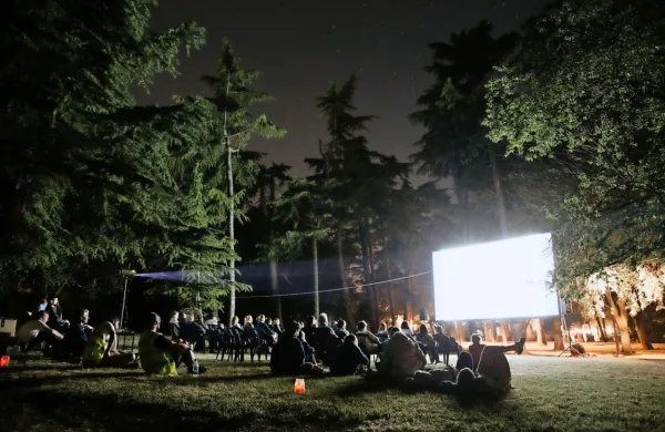 Priljubljena sekcija Video na plaži že nekaj let domuje med borovci 
v bližini plaže Svetilnik.