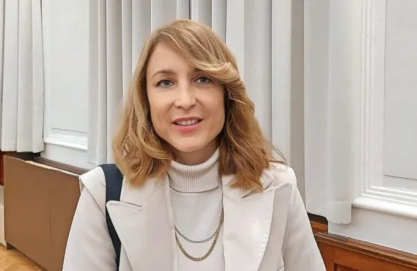 Bo sedanja v.d. direktorice zavoda Mija Lorbek postala tudi nova 
direktorica? To bo jasno najkasneje aprila. 