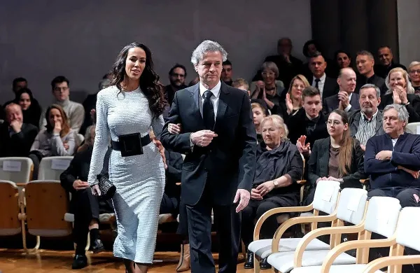 V Golobovem kabinetu so potrdili, da je na sestanku na vladi 
sodelovala tudi Tina Gaber