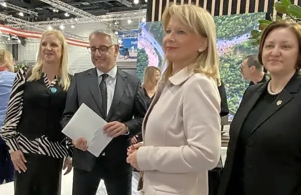 Goriško stojnico sta obiskala tudi direktorica STO Maja Pak Olaj in 
gospodarski minister Matjaž Han.