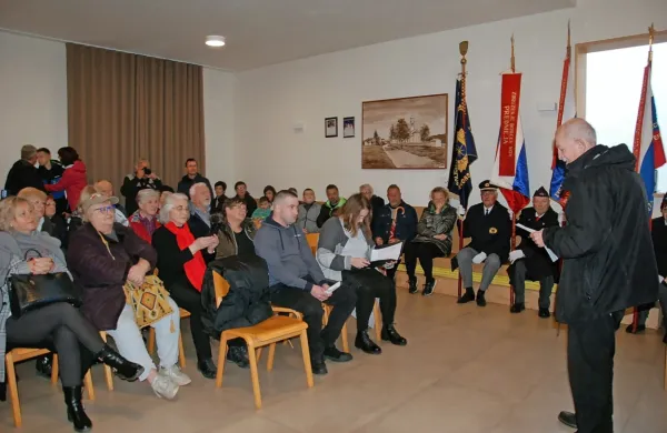 V Kazljah so s komemoracijo v domu tamkajšnje krajevne in 
agrarne skupnosti obeležili 81. obletnico požiga vasi.