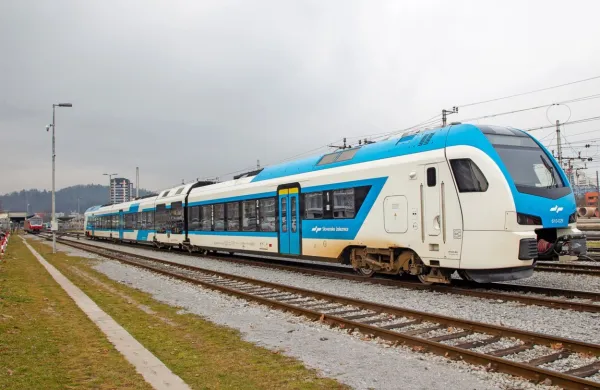 Imetniki vstopnic za finale svetovnega pokala v smučarskih skokih 
se bodo lahko do Planice z vlakom odpravili brezplačno.