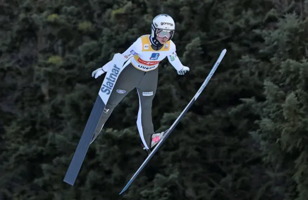 Nika Prevc na drugi tekmi le za Norvežanko Eirin Mario Kvandal