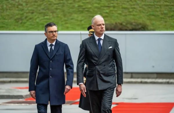 Obrambna ministra Slovenije in Madžarske, Marjan Šarec in 
Kristof Szalay-Bobrovniczky
