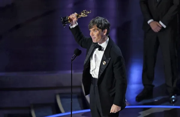 Cillian Murphy je prejel oskarja za najboljšo moško glavno vlogo v 
filmu Oppenheimer.