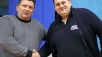 Tako sta se minulo sezono rokovala trenerja Predrag Milović (levo) 
in Denis Nusdorfer. Vajo sta ponovila v soboto, razlika pa je v tem,  
da je bil lani Milović na čelu Postojne, zdaj pa Sežane. 
