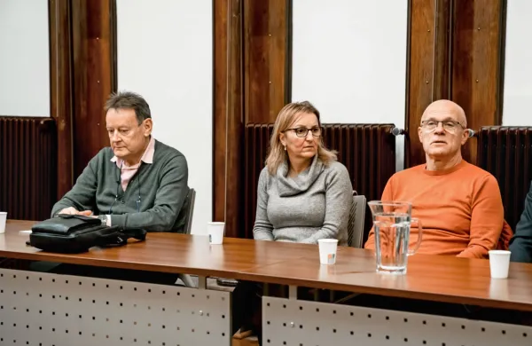 Fides in vlada začela pogovore o možnosti mediacije