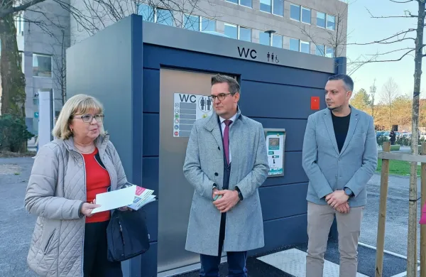 Danica Koren je v družbi Sama Turela in Jerneja Kogoja izpostavila, kaj javni WC pomeni bolnikom. 