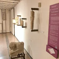 Stenski totem v stalni razstavi Srednjeveški lapidarij