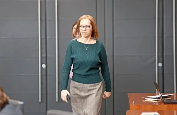Vlada je na današnji seji sprejela izhodišča, ki bodo podlaga za 
pogajanja z zdravniškim sindikatom Fides za dosego sporazuma o 
poteku mediacije, je pojasnila ministrica za zdravje Valentina 
Prevolnik Rupel. 