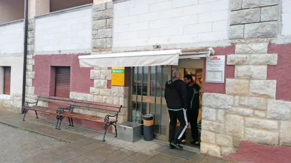 Trgovino so odprli šele pred tremi leti, a kot kaže, nima dovolj 
obiska. 