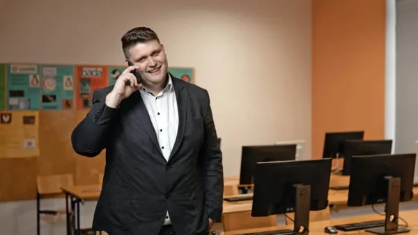 Podjetnik in podjetniški mentor Nejc Konjevič opaža, da mladim 
danes primanjkuje poslovnih veščin. 