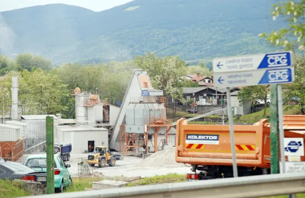 Občinski svetniki so podprli prizadevanja ljudi, da odgovorni 
izselijo asfaltno bazo. 