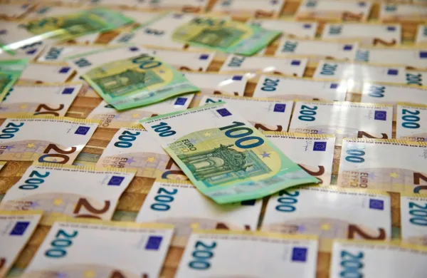 Z računa podjetja si je prilastil 1,9 milijona evrov