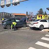 Nesreča v semaforiziranem križi&scaron;ču pri biv&scaron;em Indeju (FOTO)