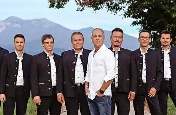 Vili Resnik je nedavno izdal novo skladbo Stara lipa, na kateri ga  
spremlja tudi istrska Klapa Semikanta.