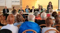 Izolanke in Izolani so se minule dneve udeležili treh javnih predstavitev ter tudi kritično povedali, kaj si 
mislijo o predlogu, kako uskladiti OPN z referendumskimi zahtevami. Na fotografiji so udeleženci prve javne 
predstavitve v hotelu Delfin. 