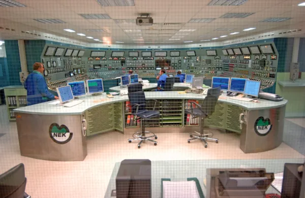 Hrvaški državni velikan Hrvatska elektroprivreda, solastnica Nuklearne elektrarne Krško (na fotografiji), razmišlja o sodelovanju 
pri gradnji nove nuklearke v Krškem.