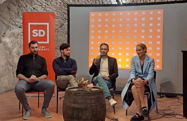 Med kandidati za podpredsednika stranke so (z leve) Alen Červ, 
Luka Goršek, Damijan Zrim in Meira Hot. 