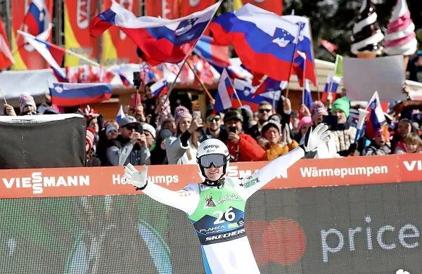 Slovenski skakalni as Peter Prevc se je od tekmovalne kariere 
poslovil s šestim mestom v Planici. 