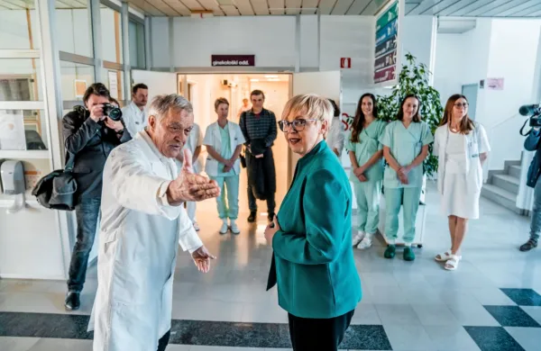 Predsednica republike Nataša Pirc Musar je danes obiskala 
postojnsko porodnišnico.