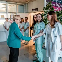 Predsednica ob materinskem dnevu obiskala postojnsko porodni&scaron;nico