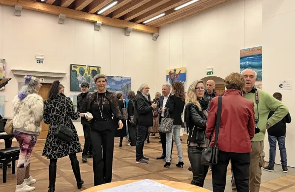 Dela umetnikov, ki so sodelovali v projektu ArtCircle Spring 2024 
so razstavljena v Vili Vipolže.