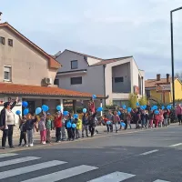 Malčki iz vrtca Polžek &Scaron;alara sprehod posvetili ljudem z Downovim sindromom
