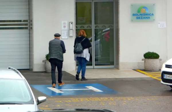 V bolnišnici Sežana  dejavnosti nikjer niso krčili in jih  ne bodo. 
Nihče od zdravnikov ni preklical soglasja. 