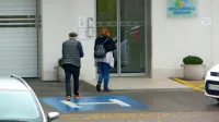 V bolnišnici Sežana  dejavnosti nikjer niso krčili in jih  ne bodo. 
Nihče od zdravnikov ni preklical soglasja. 
