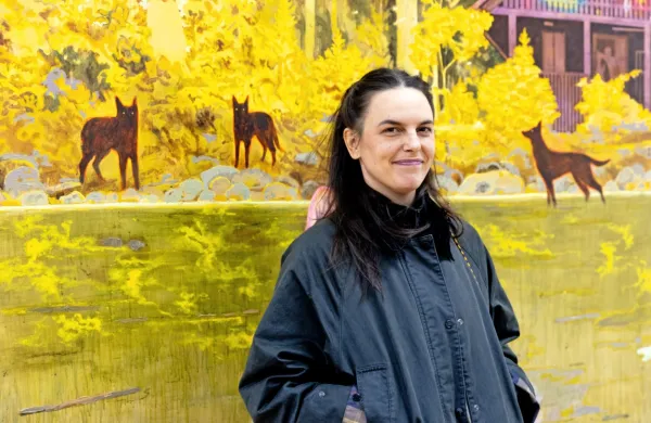 Vizualna umetnica Tina Dobrajc v središče svojih novih del  
postavlja odnos človeka do narave. 