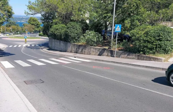 Markovec: V prometni nesreči huje po&scaron;kodovan 83-letni pe&scaron;ec