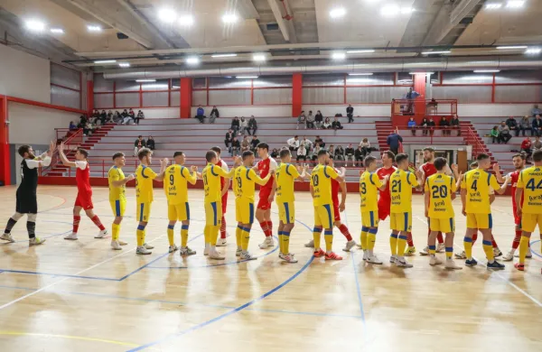 Bronx (v rumeni opremi) bo tudi v novi sezoni prvoligaš.