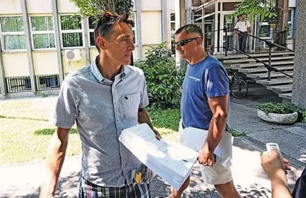 SGP Gorica je končal v stečaju z ogromnimi dolgovi. Njegovo premoženje, ki je izginilo v davčni oazi, se zdaj vrača v Slovenijo. Na 
fotografiji sta nekdanji likvidacijski upravitelj Janez Artič (levo) in 
nekdanji lastnik Miha Šegula (desno).