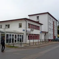 V središču Nove Gorice, streljaj od železniške postaje, se nahaja 
gostinski in namestitveni kompleks Presta.  Lastnik kompleksa je 
podjetje Presta, ki je leta 2013 končalo v rokah podjetja WPF, ki je 
imelo osrednjo vlogo pri spornih nakazilih pri propadu SGP 
Gorica.
